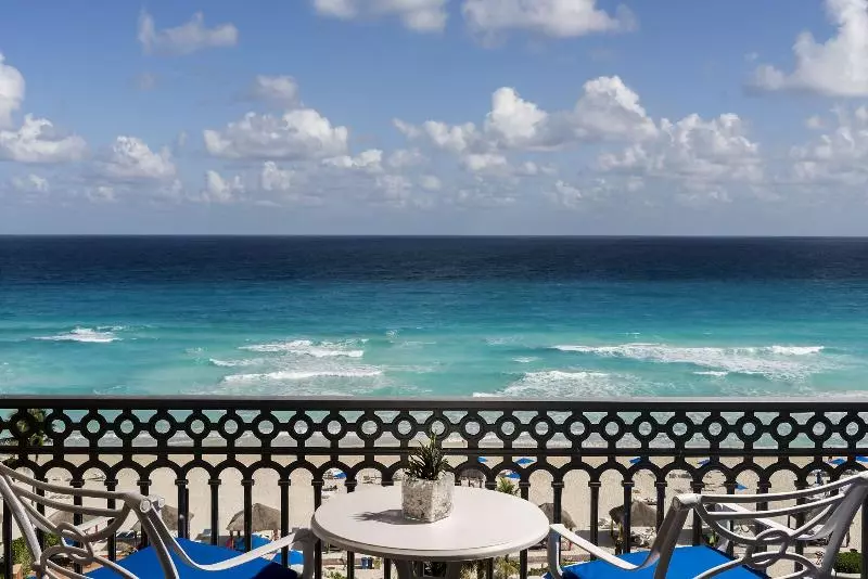 オーシャンビューのクラブルーム, Kempinski Cancun