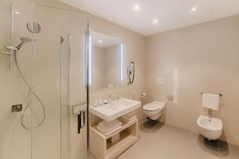 수피리어 룸, Leonardo Southampton