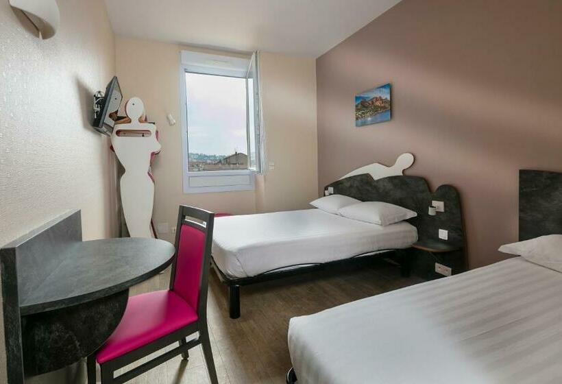 חדר קומפורט לשלושה, L'esterel