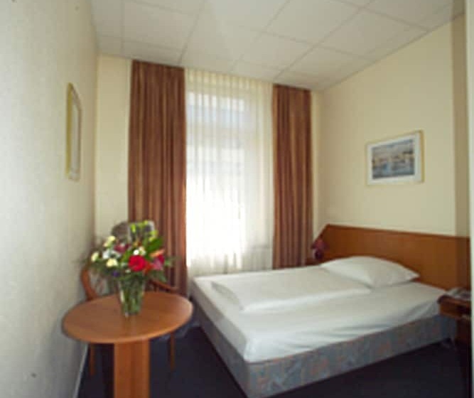 标准单人间, Terminus Am Hauptbahnhof & Zob