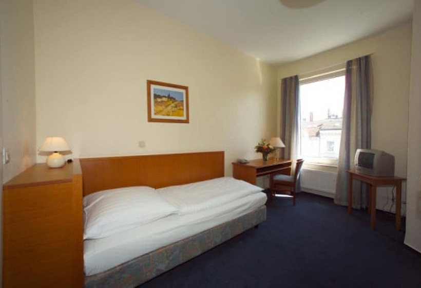 标准单人间, Terminus Am Hauptbahnhof & Zob