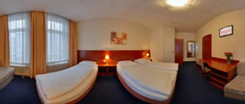 Standard Neljän Hengen Huone, Terminus Am Hauptbahnhof & Zob