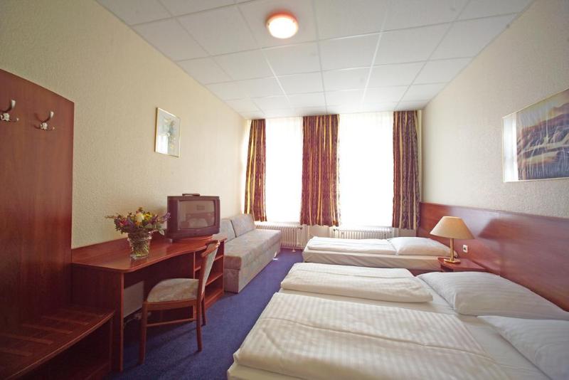 标准三人间, Terminus Am Hauptbahnhof & Zob