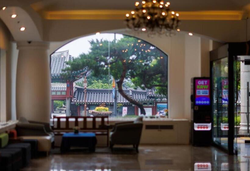 غرفة قياسية ثلاثية, Jeju Robero