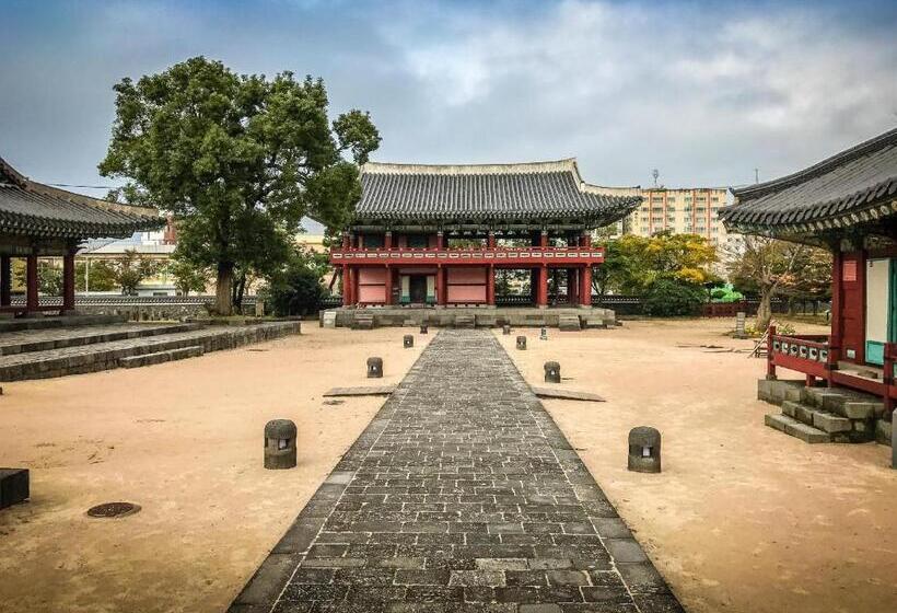 חדר סטנדרט לארבעה, Jeju Robero