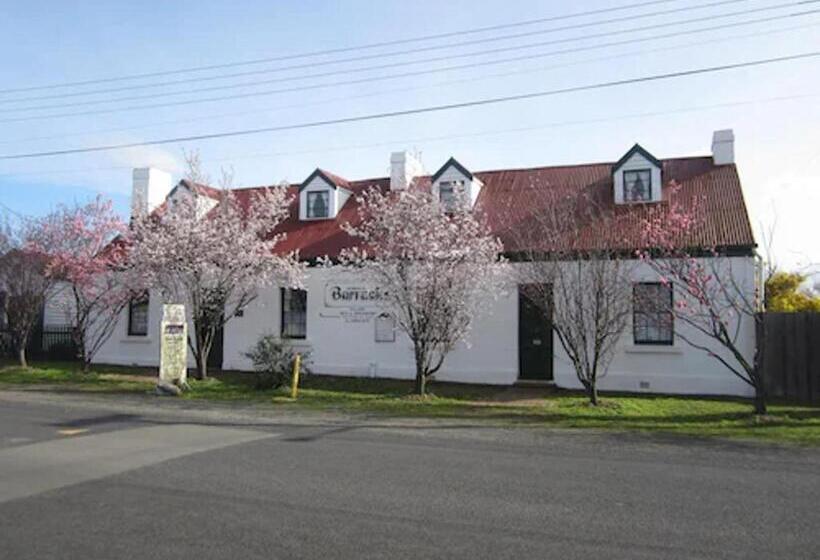 Семейный Номер, Sorell Barracks