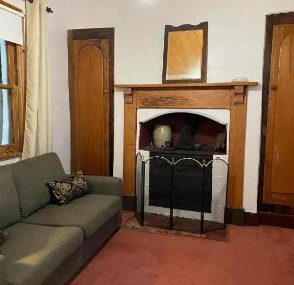 Perhehuone, Sorell Barracks