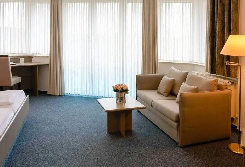 Superior Room, Am Wasserfall