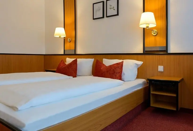 Standard Room, Am Wasserfall