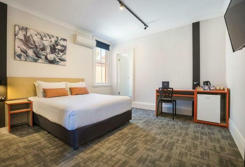 إستوديو قياسى, Nightcap At Regents Park