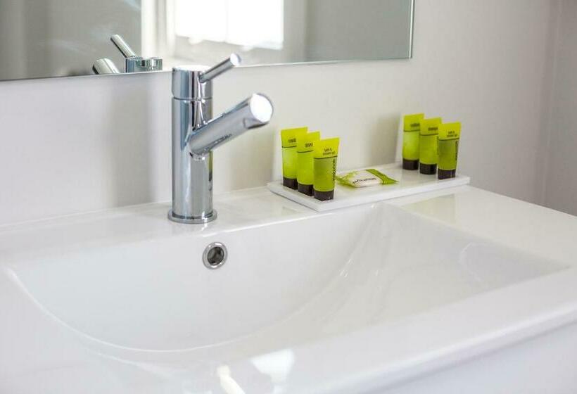 إستوديو قياسى سرير ملكى, Nightcap At Regents Park