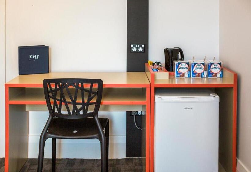 إستوديو قياسى سرير ملكى, Nightcap At Regents Park