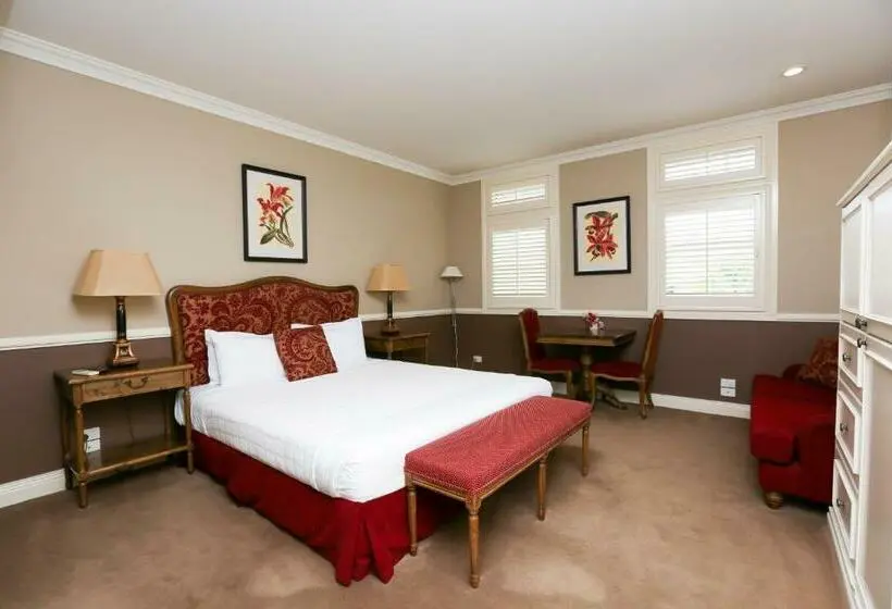 Deluxe Room King Size Bed
