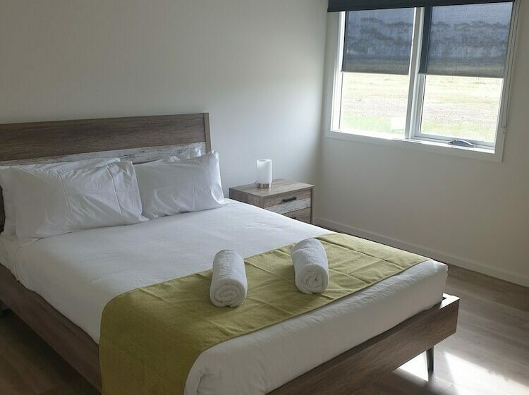 کابین, Lara Lodge