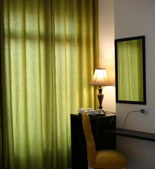 اتاق استاندارد چهارنفره با بالکن, City Citadel Hotel,amman