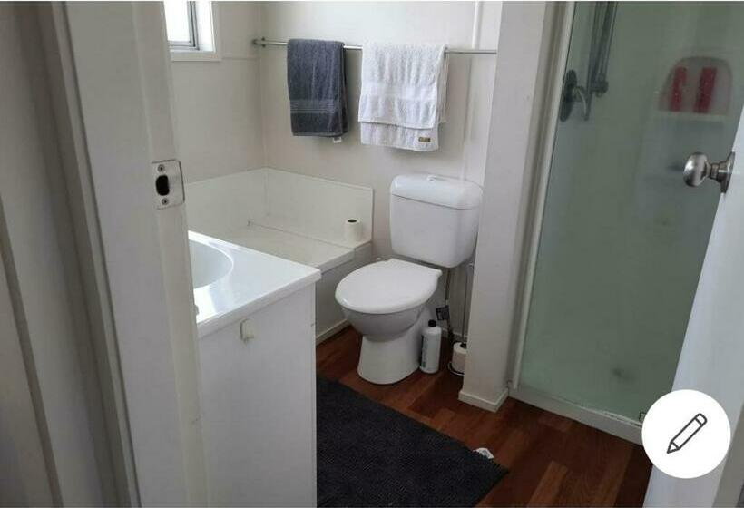 Дом 3 Спальни, Mount Maunganui House