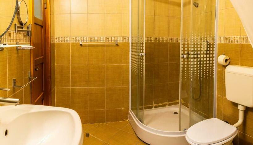 Quarto Estandar, Pensiunea Lin Cota 1000