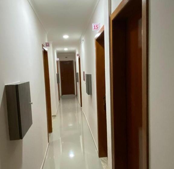 اتاق استاندارد یک نفره, Quintino