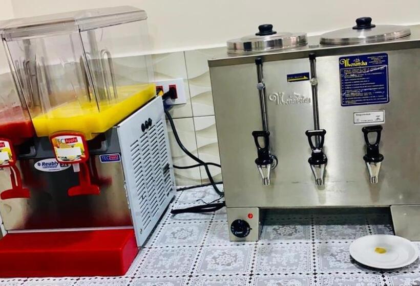 اتاق لوکس سه تخته, Quintino