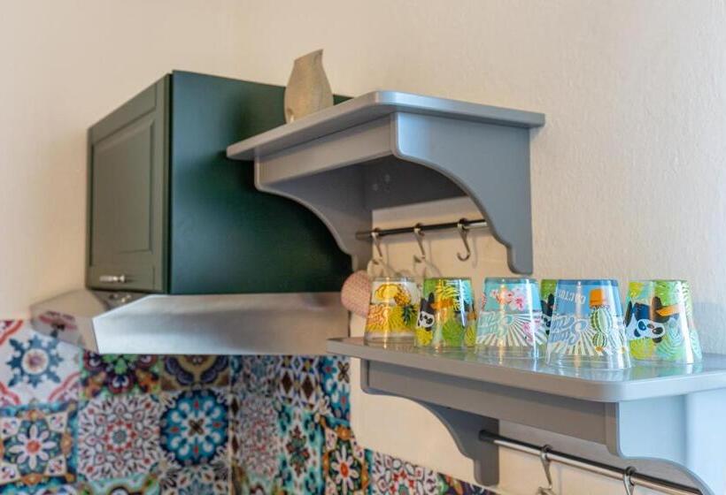 استودیو استاندارد با بالکن, Assajè Guestroom