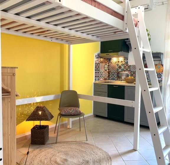 标准工作室带阳台, Assajè Guestroom