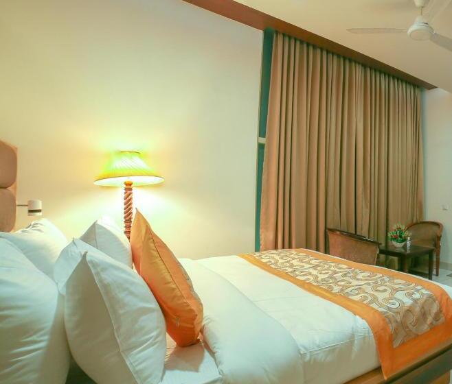 Номер Superior, Grand Regency   Delhi Airport