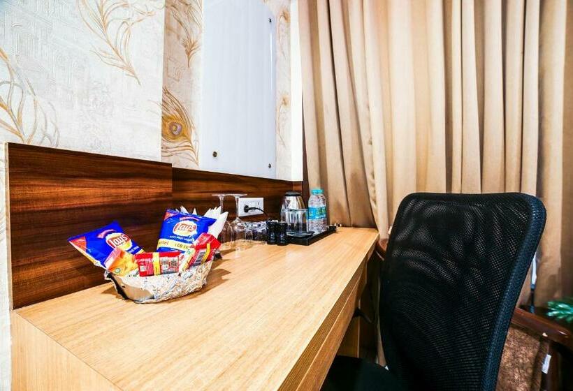 Номер Deluxe, Grand Regency   Delhi Airport