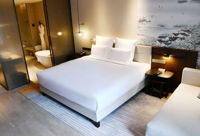 Pokój Deluxe Widok Jezioro, Pullman Yueyang
