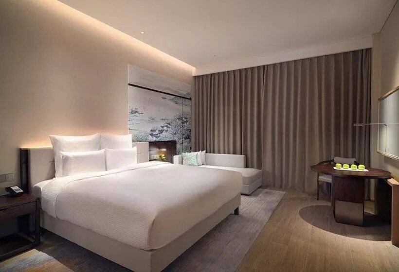 Pokój Deluxe Widok Jezioro, Pullman Yueyang