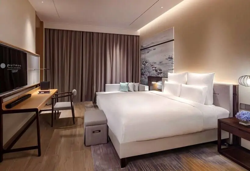 Pokój Deluxe Widok Jezioro, Pullman Yueyang