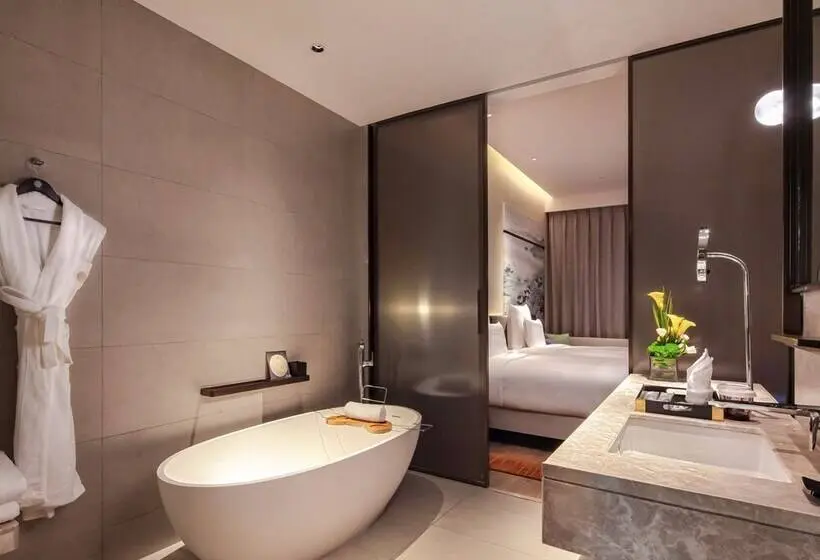 Pokój Deluxe Widok Jezioro, Pullman Yueyang