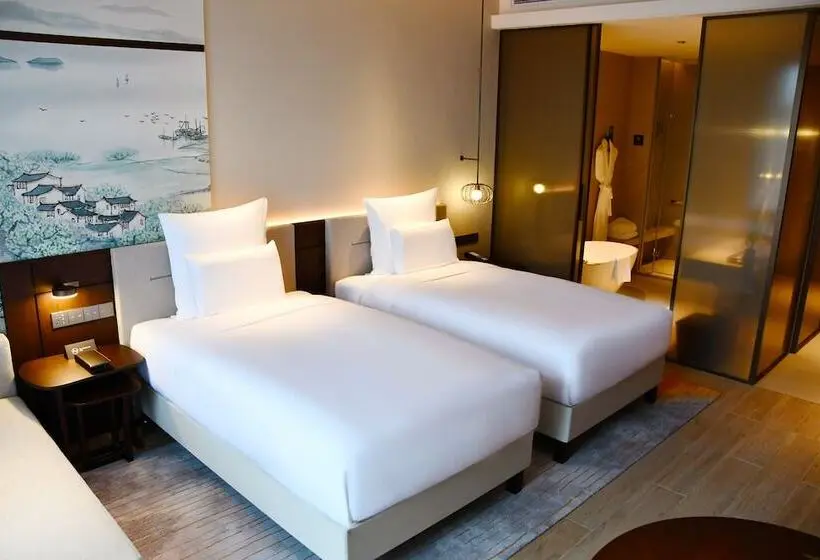 Pokój Deluxe Widok Jezioro, Pullman Yueyang