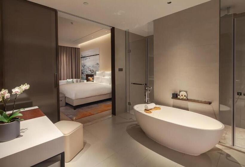 キングサイズベッドのデラックスルーム, Pullman Yueyang