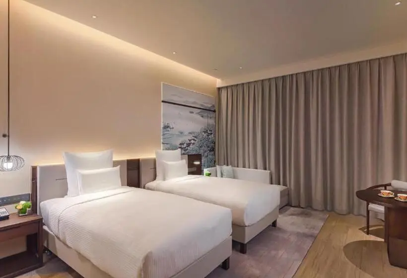 Pokój Deluxe Widok Jezioro, Pullman Yueyang
