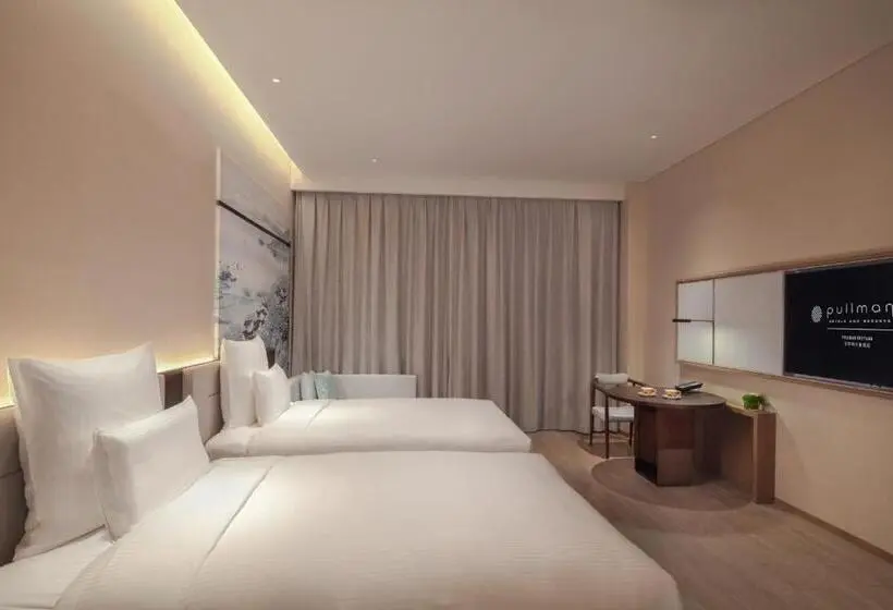 Pokój Deluxe Widok Jezioro, Pullman Yueyang