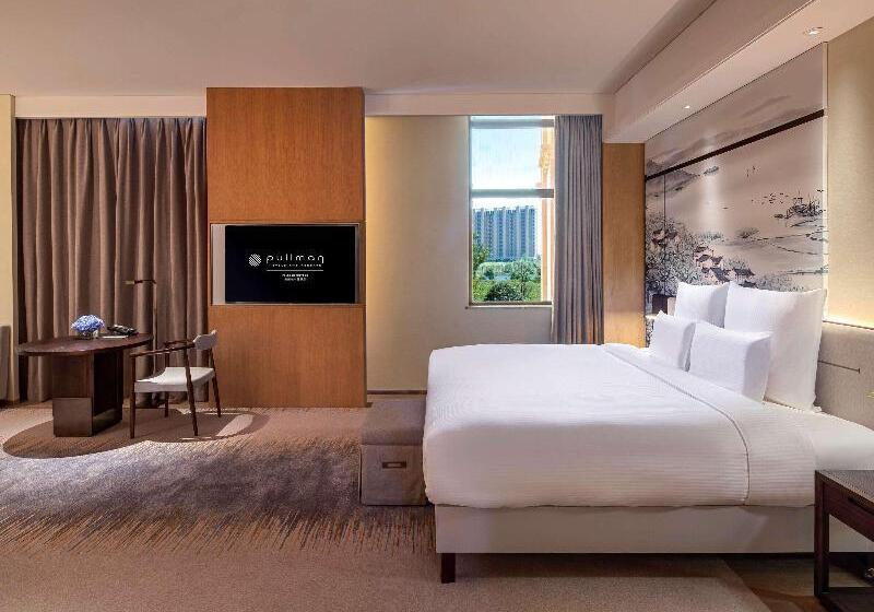 キングサイズベッドのデラックスルーム, Pullman Yueyang