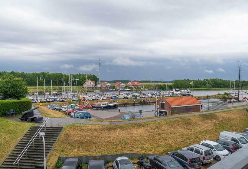 اتاق استاندارد با تخت بزرگ, Tholen