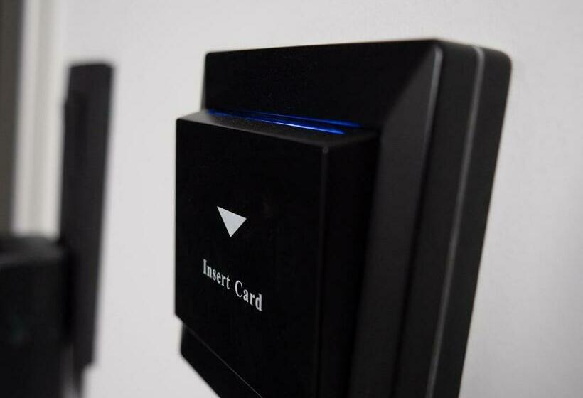 اتاق استاندارد با تخت بزرگ, Tholen