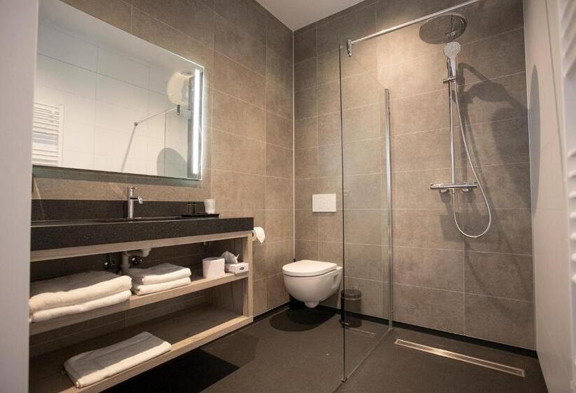 اتاق استاندارد با تخت بزرگ, Tholen