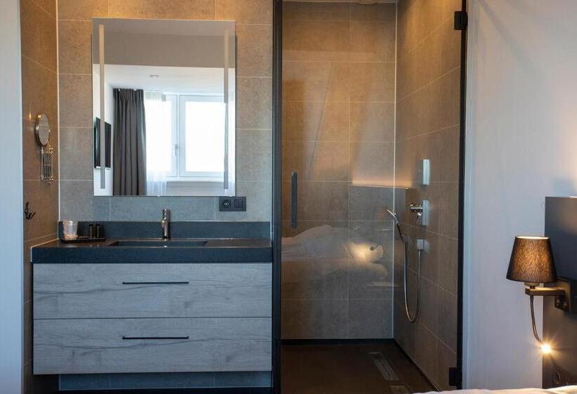 اتاق استاندارد با تخت بزرگ, Tholen