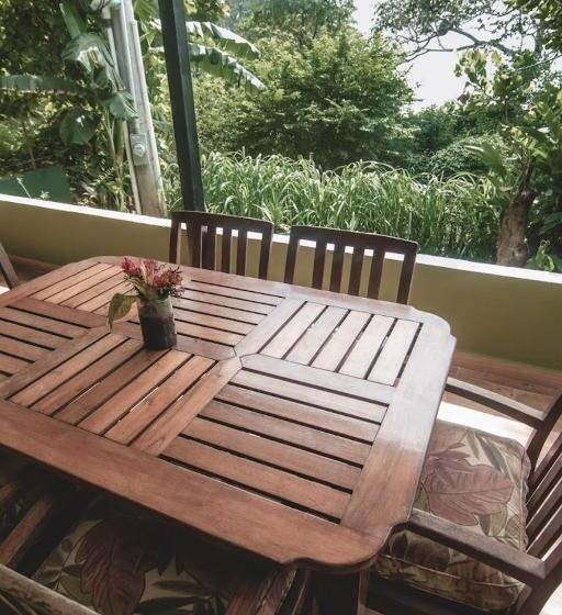 اتاق استاندارد چهار تخته, Lagarza Hostel