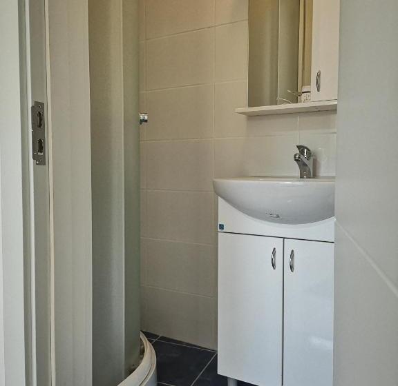 اتاق استاندارد, Centar