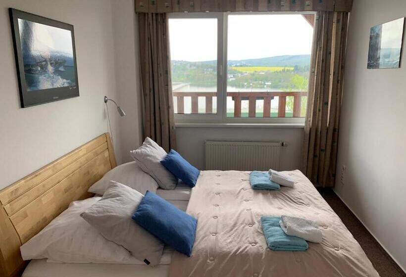 标准间带阳台, Penzion Kozí Horka U Brněnské Přehrady