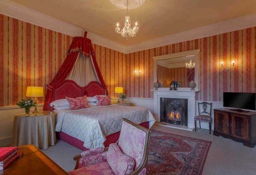 Полулюкс, Glenapp Castle