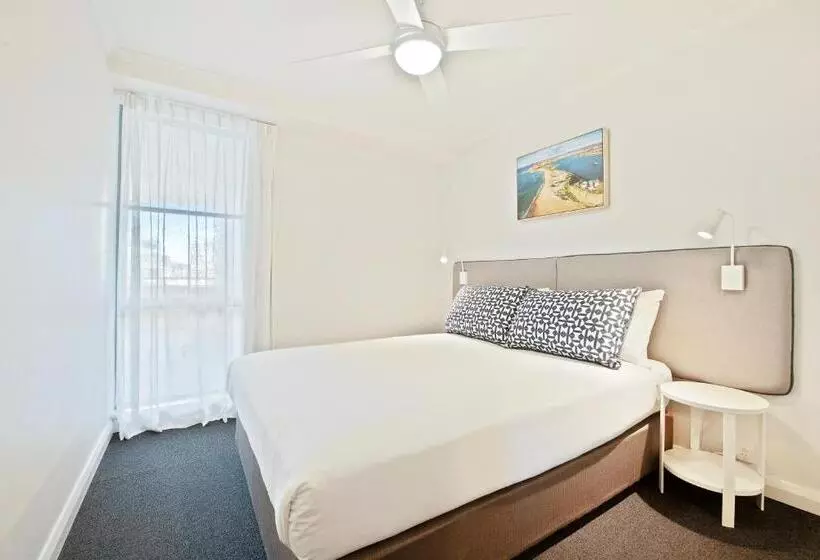 آپارتمان 2 خوابه, Quest Newcastle