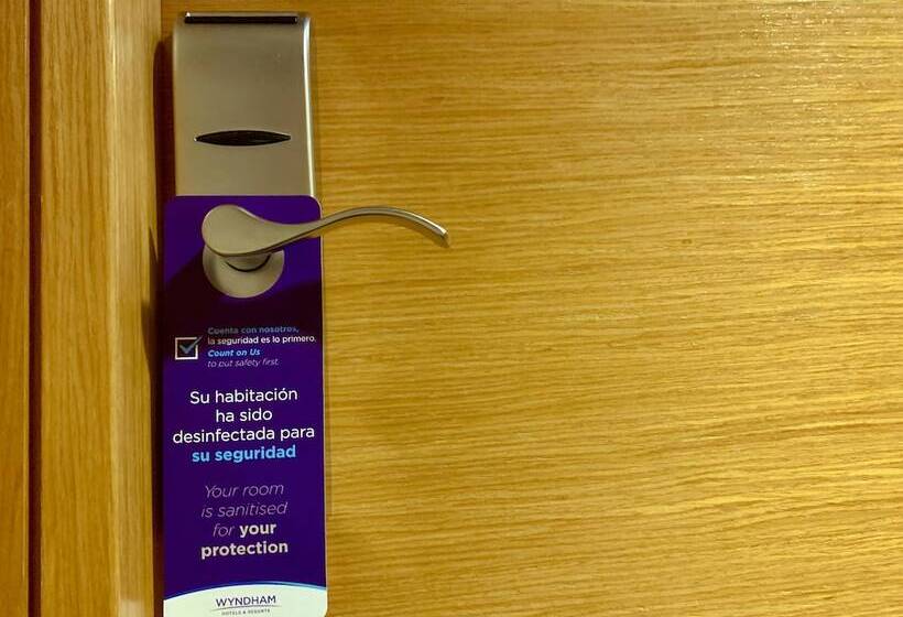 Номер Стандарт Двуспальная Кровать, Ramada By Wyndham Valencia Almussafes