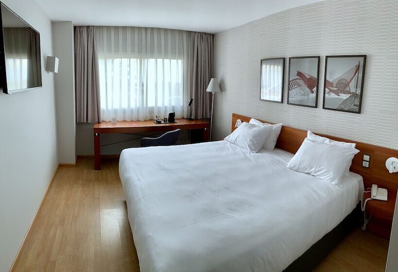 Номер Стандарт Двуспальная Кровать, Ramada By Wyndham Valencia Almussafes