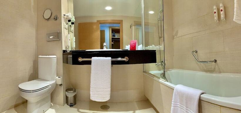 Номер Стандарт Вид на Бассейн, Ramada By Wyndham Valencia Almussafes