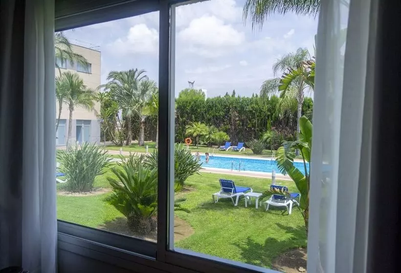 プールビューファミリールーム, Ramada By Wyndham Valencia Almussafes