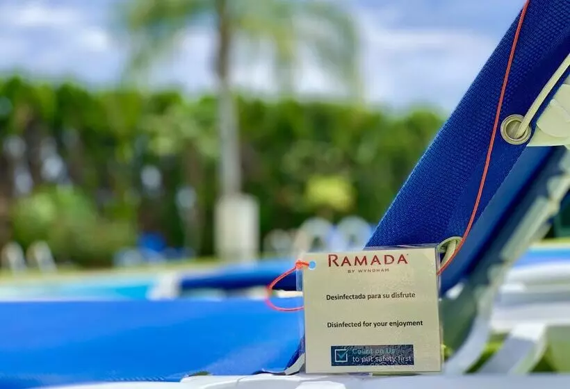 プールビューファミリールーム, Ramada By Wyndham Valencia Almussafes